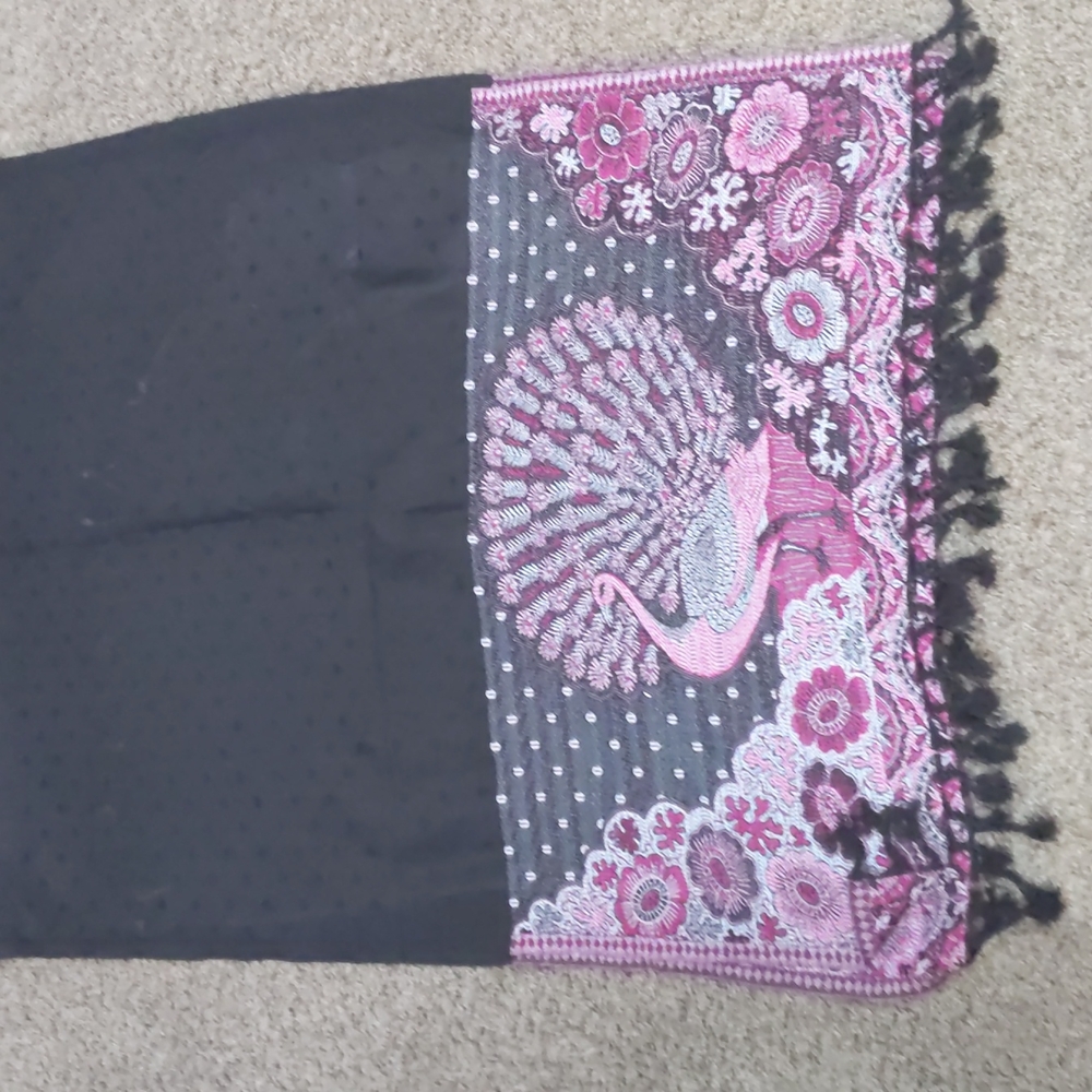 Women's Shawl with peacock pattern - Picture 2 of 4
